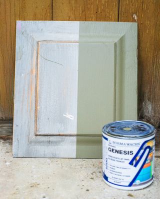 Před a po 🪄. Stačilo pár tahů a stará kuchyň ožila novou energií ✨. Barva Genesis promění unavené povrchy v moderní kousky...