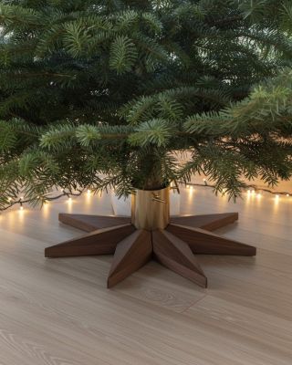 Dřevěné stojany jsou malé designové klenoty ✨🪵, které se hodí do každého stylu interiéru — od minimalismu až po...